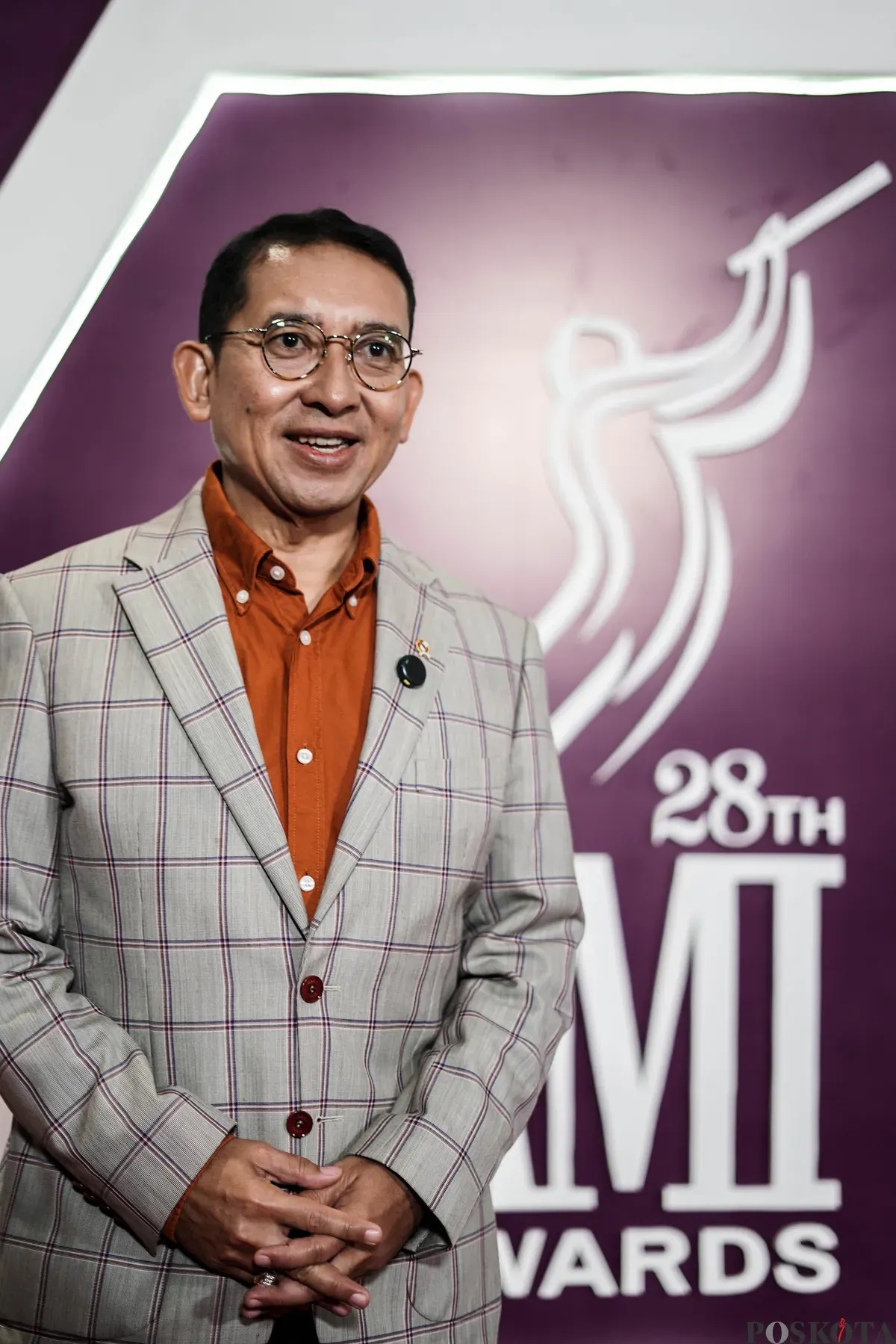 Menteri Kebudayaan Fadli Zon berpose saat menghadiri malam Anugerah Musik Indonesia (AMI) Award 2025 di Jakarta, Rabu, 19 November 2025. (Sumber: Poskota/Bilal Nugraha Ginanjar)