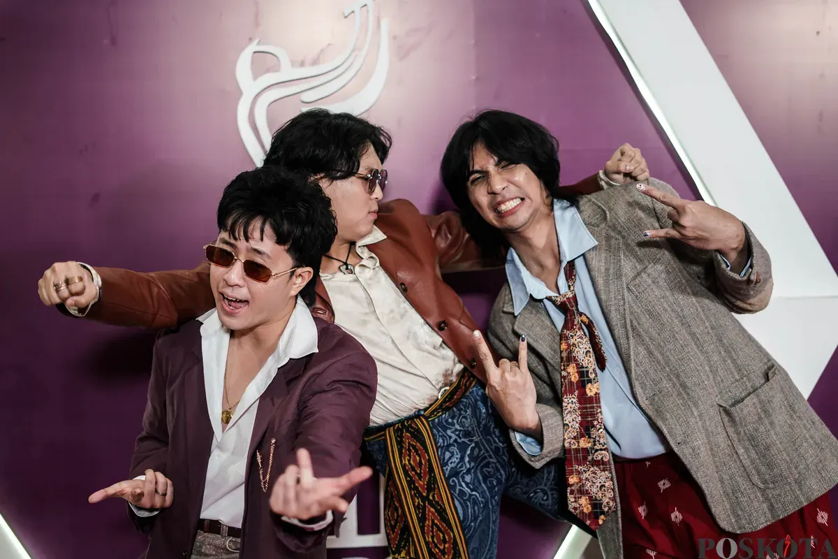 Grup musik The Lantis berpose saat menghadiri malam Anugerah Musik Indonesia (AMI) Award 2025 di Jakarta, Rabu, 19 November 2025. (Sumber: Poskota/Bilal Nugraha Ginanjar)