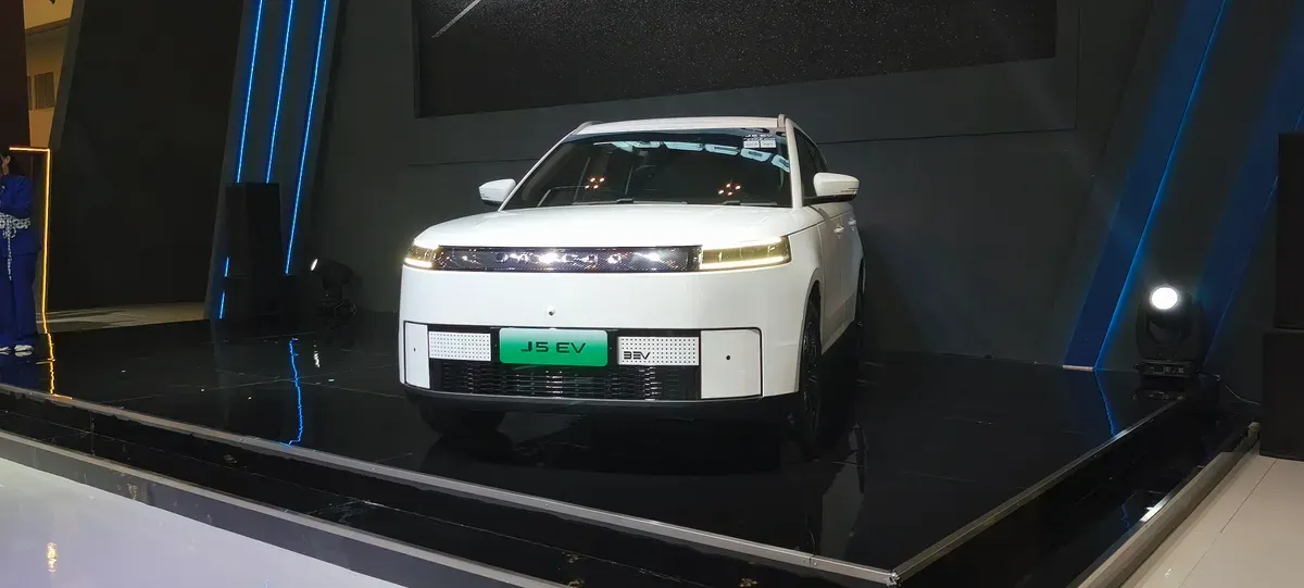 Harga JAECOO J5 tetap dipertahankan meski pemesanan sudah lampaui 6. 000 unit. (Sumber: Poskota/Erwan Hartawan)