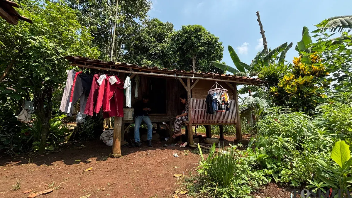 Ilustrasi penduduk miskin di Kabupaten Bogor, tinggal di sebuah rumah tidak layak huni, di kawasan Kecamatan Cariu. (Sumber: Poskota/Giffar Rivana)