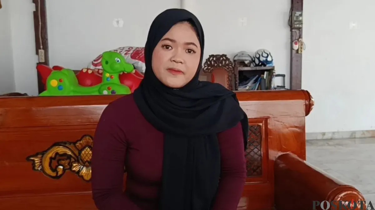 Mahasiswa Fakultas Hukum Universitas Bhayangkara, Ratu Ipana, 19 tahun, terpilih menjadi ketua RW termuda di Kota Bekasi. (Sumber: Poskota/Nurpini Aulia Rapika)