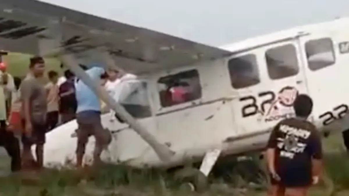 Ilustrasi pesawat jatuh di Karawang. (Sumber: X/@merapiuncover)