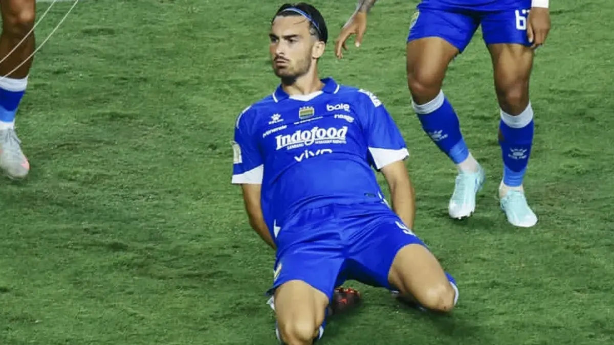 Persib Bandung naik peringkat di klasemen Super League 2025. (Sumber: Instagram/@persib)