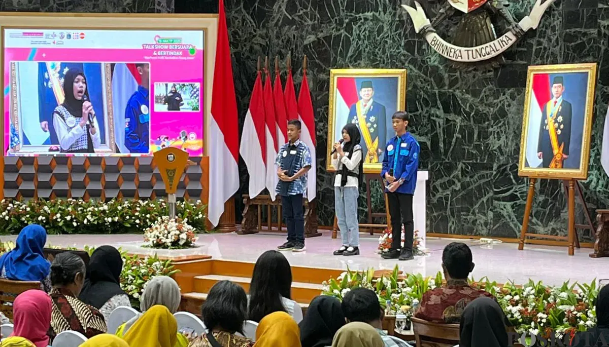 Sejumlah siswa saat menyampaikan harapan ke Wakil Gubernur Jakarta, Rano Karno di Balai Kota DKI Jakarta, Sabtu, 22 November 2025. (Sumber: POSKOTA | Foto: M Tegar Jihad)