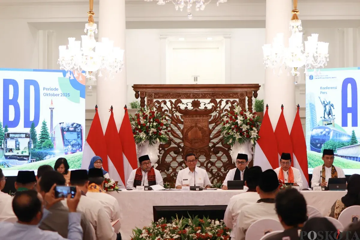 Gubernur Jakarta Pramono Anung saat Konferensi Pers Realisasi Anggaran Pendapatan dan Belanja Daerah (APBD) 2025 di Balai Kota Jakarta, pada Jumat, 21 November 2025. (Sumber: Poskota/Dhiya Ahmad Fauzan)