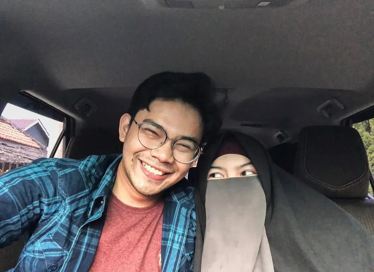 Insanul Fahmi menjadi sorotan setelah istrinya, Wardatina Mawa, melaporkan suaminya ke Polda Metro Jaya pada 22 November 2025. (Sumber: Instagram/@wardatinamawa)