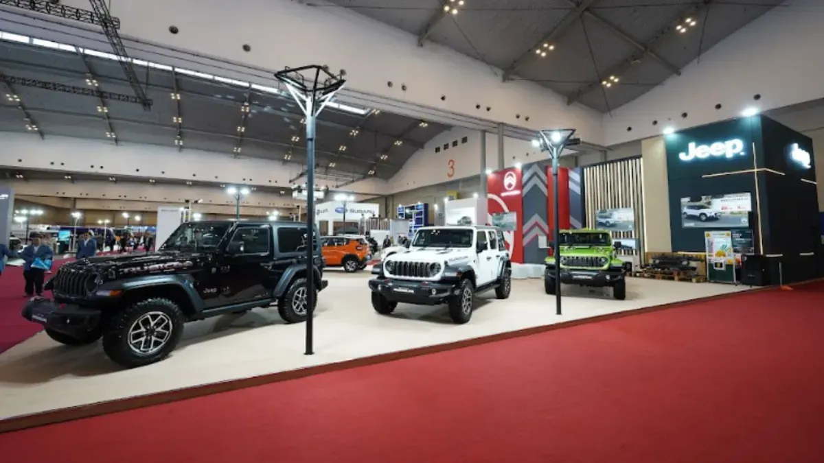 Jajaran lengkap mobil Jeep Wrangler dan Gladiator di GJAW 2025, ICE BSD City, Kabupaten Tangerang. (Sumber: Dok. Jeep)