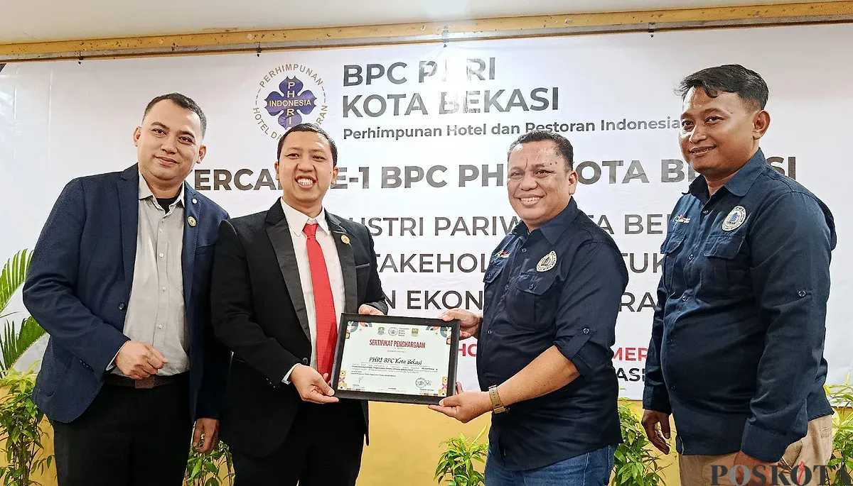 Jajaran pengurus PHRI Bekasi saat menggelar rapat perdana untuk membahas tantangan efisien di tengah guncangan ekonomi. (Sumber: POSKOTA | Foto: Nurpini Aulia Rapika)