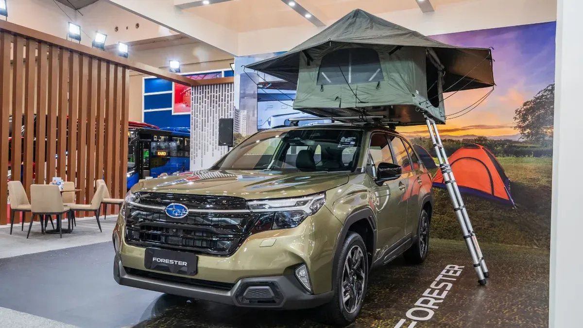 Subaru Indonesia dan Thule menampilkan model kolaborasi pada GJAW 2025 di ICE BSD City, Kabupaten Tangerang. (Sumber: Dok. Subaru)