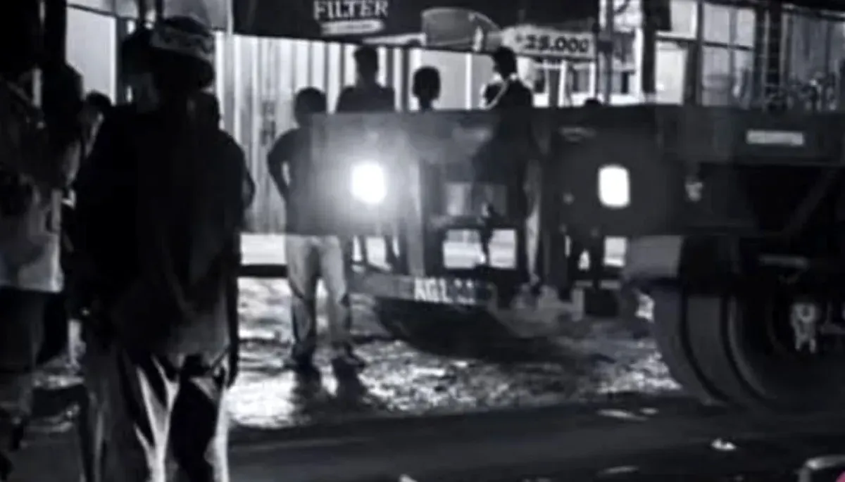 Tangkap layar saat warga berkumpul pascakecelakaan maut di Kecamatan Klapanunggal, Kabupaten Bogor.