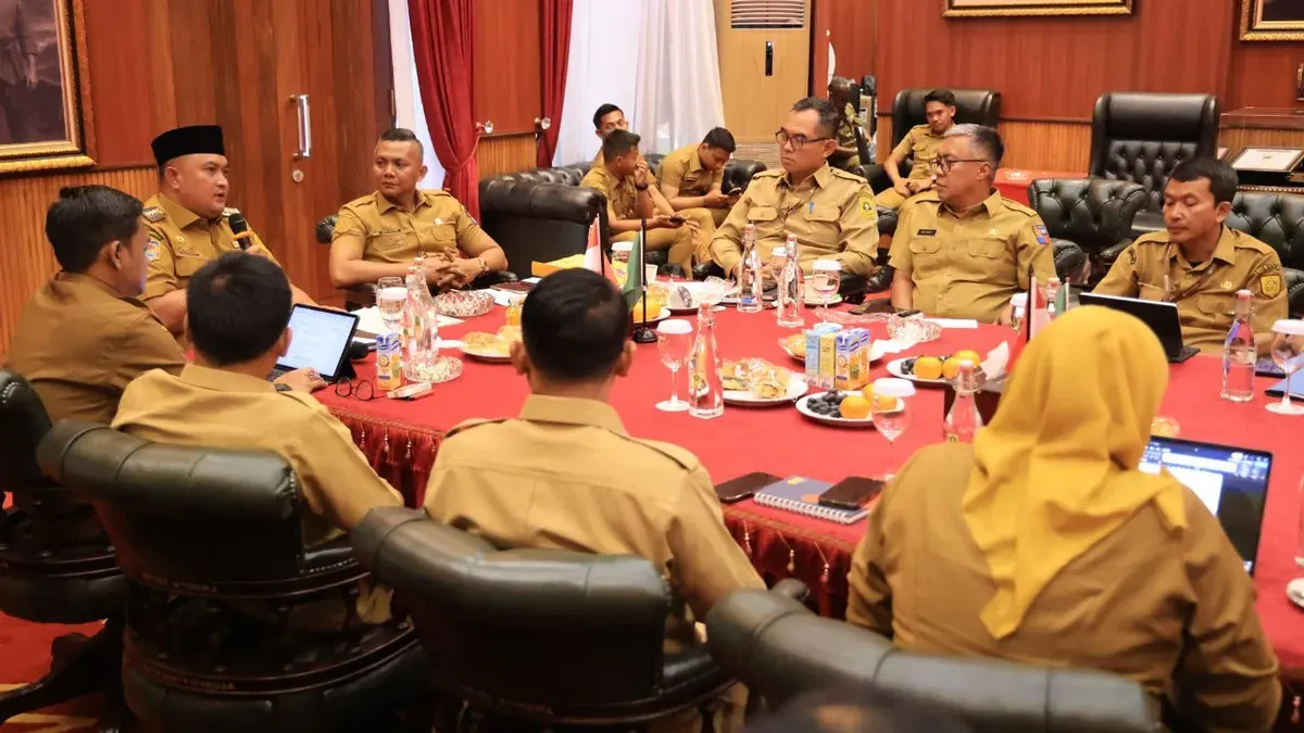 Pemkab dengan Pemkot Bogor menggelar rapat koordinasi membahas pengolahan sampah PSEL di TPA Galuga. (Sumber: Dok. Pemkab Bogor)