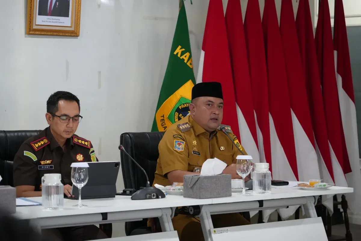 Bupati Bogor Rudy Susmanto pimpin rapat pembentukan satgas koperasi merah putih untuk wilayah Kabupaten Bogor. (Sumber: Pemkab Bogor)