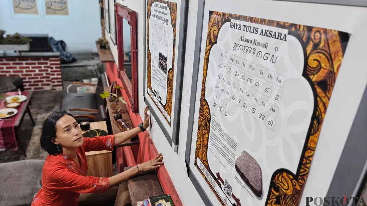 Salah satu gaya tulis aksara sunda yang menghiasi dinding di Kafe Bumi Pamanah Rasa, Kota Bandung. (Sumber: Poskota/Gatot Poedji Utomo)