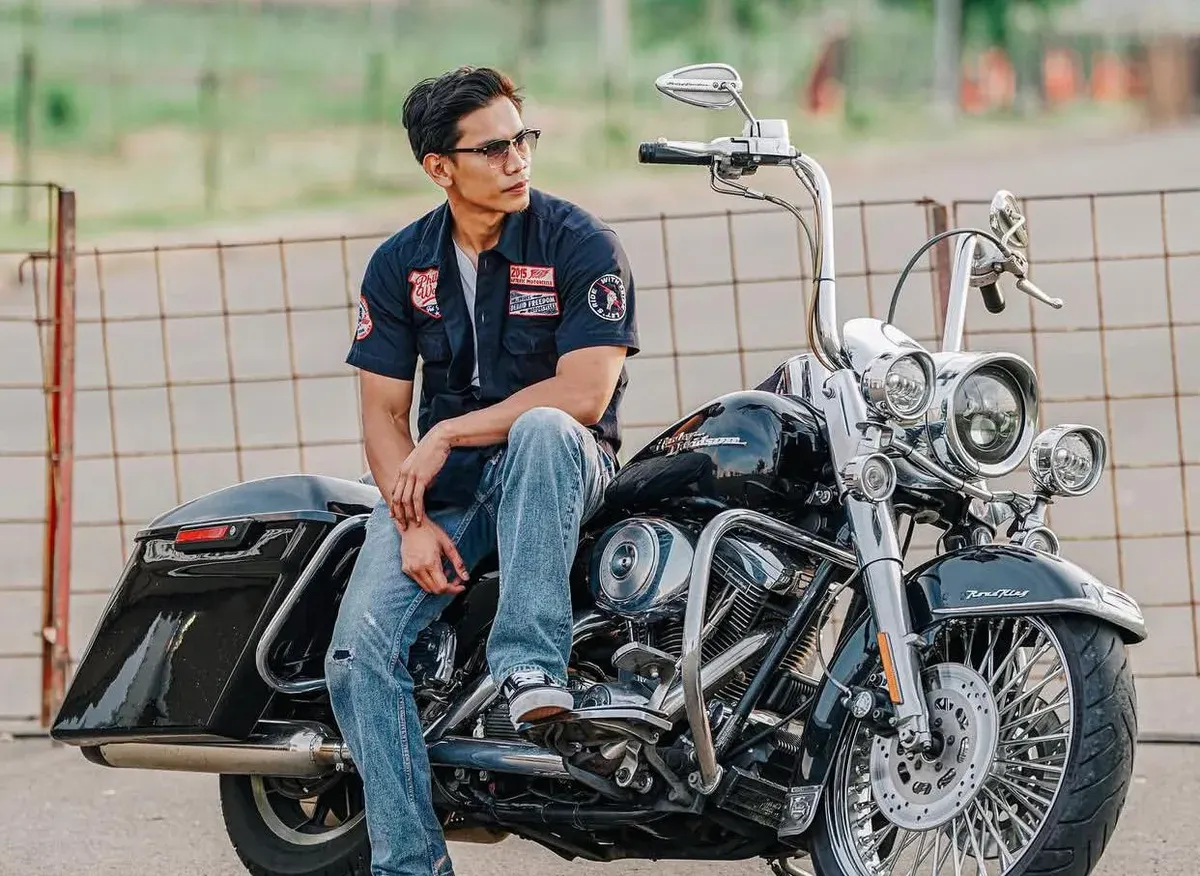 Rehan Mubarak resmi melamar selebgram Dara Arafah. (Sumber: Instagram/@rehanmubarak)