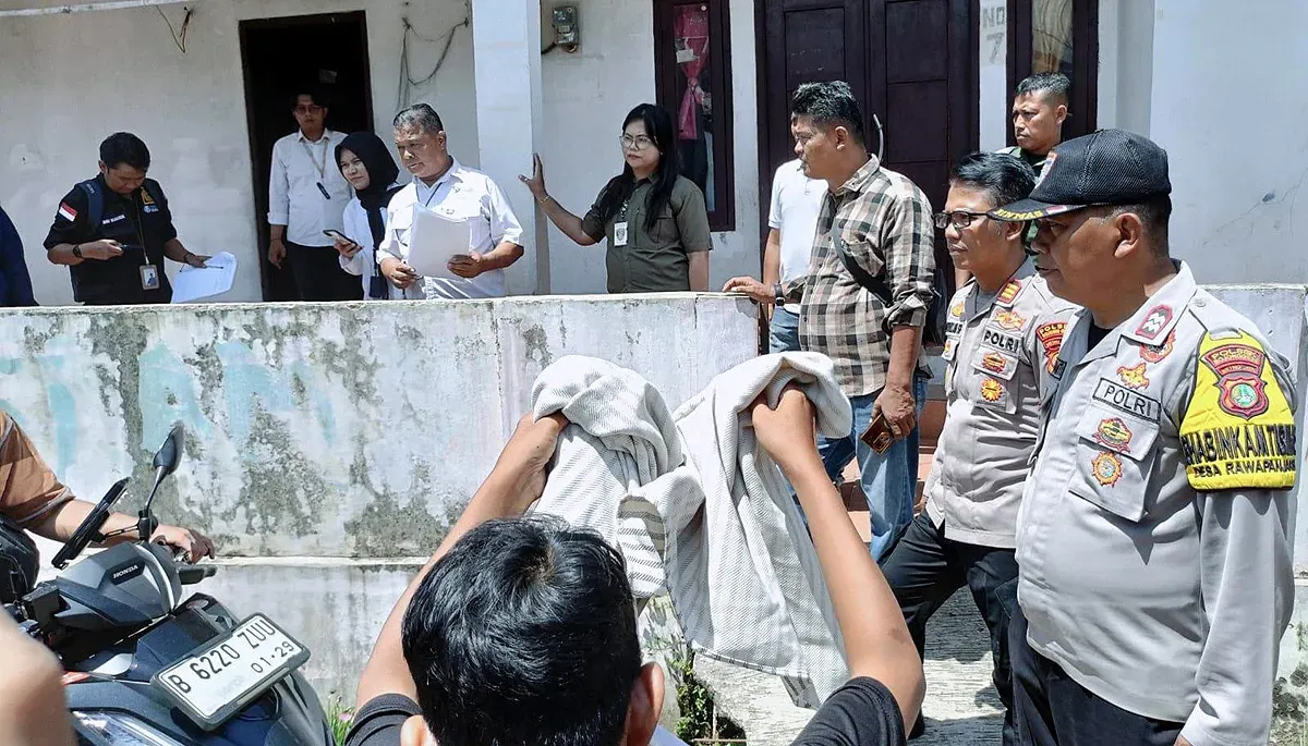 Suasana saat rekonstruksi kasus pembunuhan anak oleh ibu tiri di Perumahan Griya Citayam Permai 1, Kecamatan Bojonggede, Kabupaten Bogor. (Sumber: Dok Humas Polres Metro Depok)