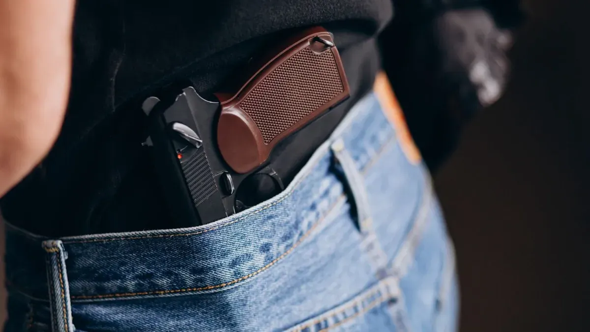 Ilustrasi senpi yang digunakan kawanan curanmor. (Sumber: Freepik/@senivpetro)