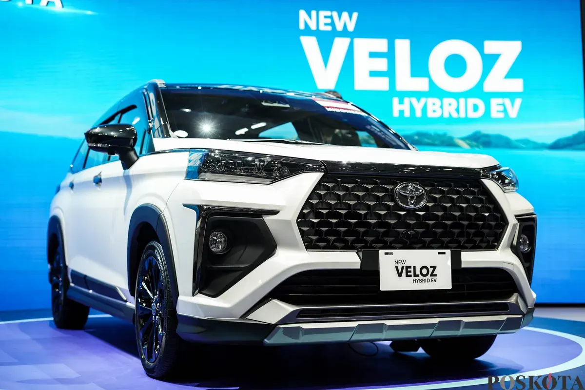 Toyota Veloz Hybrid menjadi salah satu model yang rilis di GJAW 2025. (Sumber: Poskota/Erwan Hartawan)