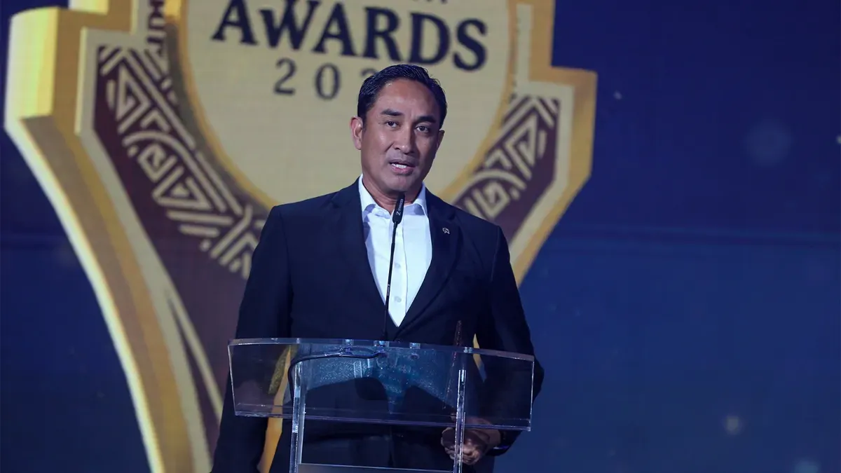 Kepala BNN RI Suyudi Ario Seto menyampaikan sambutan usai menerima penghargaan Tokoh Penggerak Masyarakat dan Generasi Muda Bersih Narkoba di Jakarta. (Sumber: Biro Humas dan Protokol BNN)