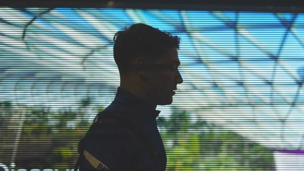 Potret siluet Federico Barba yang sudah mendarat di Singapura untuk melakoni laga Lion City Sailors vs Persib Bandung. (Sumber: Persib)