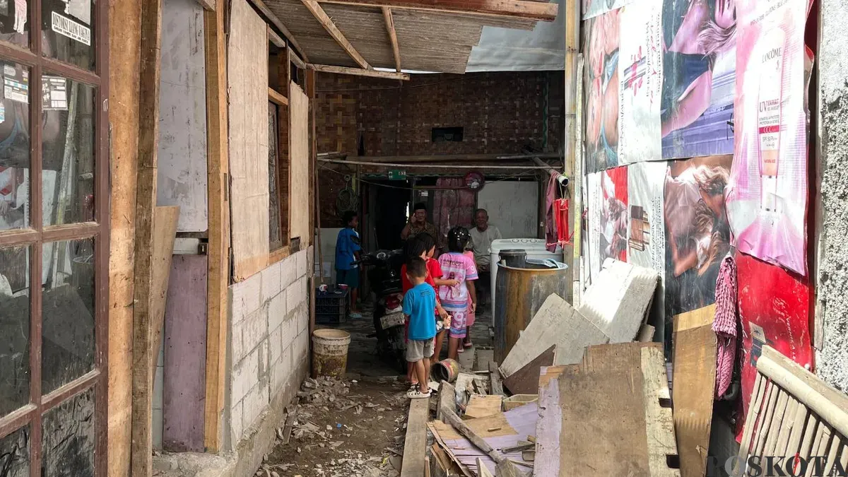 Warga Kampung Bilik, RW 07 Kelurahan Kamal, Kecamatan Kalideres, Jakarta Barat, Rabu, 26 November 2025.