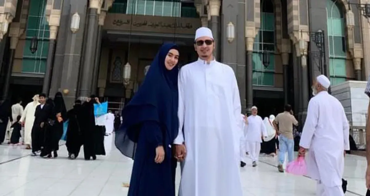 Artis sekaligus presenter Kartika Putri dikabarkan gugat cerai dengan sang suami, Habib Usman bin Yahya. (Sumber: Instagram/@kartikaputriworld)