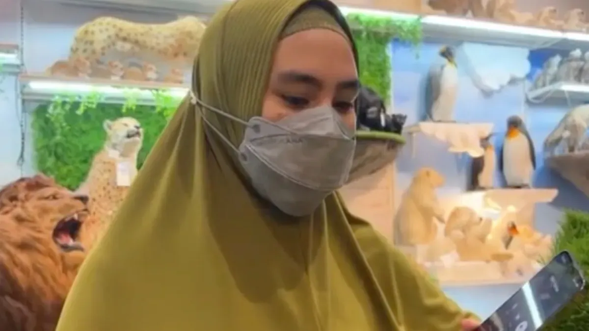 Potret Kartika Putri yang kini diisukan bercerai dengan Habib Usman bin Yahya. (Sumber: Instagram/@kartikaputriworld)