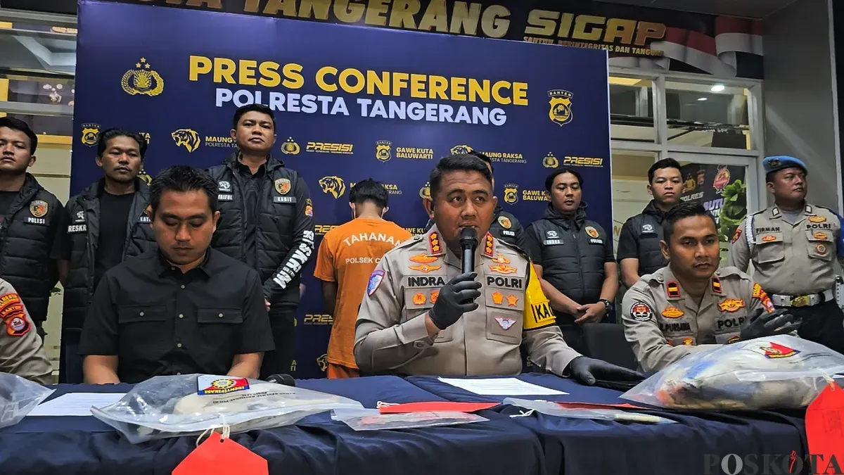 Konferensi pers terkait kasus pembunuhan mayat dalam plastik di Mapolresta Tangerang, Rabu malam, 26 November 2025. (Sumber: POSKOTA | Foto: Veronica Prasetio)