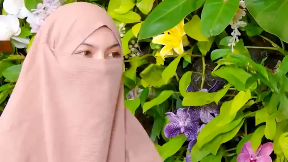 Potret Wardatina Mawa saat diwawancarai oleh Denny Sumargo terkait kasus dugaan perselingkuhan Insanul Fahmi dengan Inara Rusli. (Sumber: YouTube/Denny Sumargo)