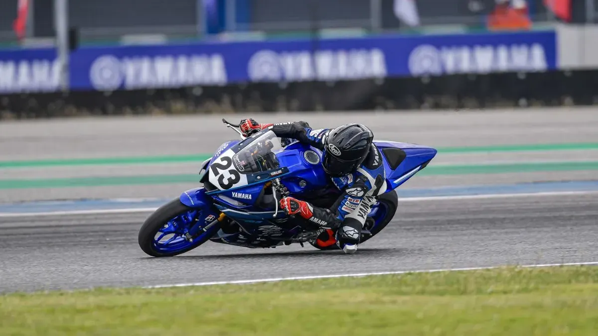 Sabian Fathul Ilmi tampil impresif pada debutnya di Yamaha R3 BLU CRU Asia-Pacific Championship 2025. (Sumber: Dok. Yamaha)