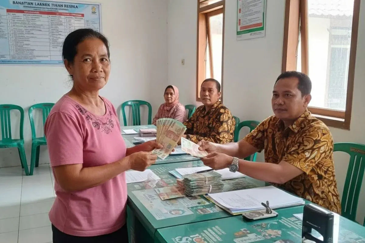 Ilustrasi pencairan BLT Kesra 2025. (Sumber: Gemini AI)