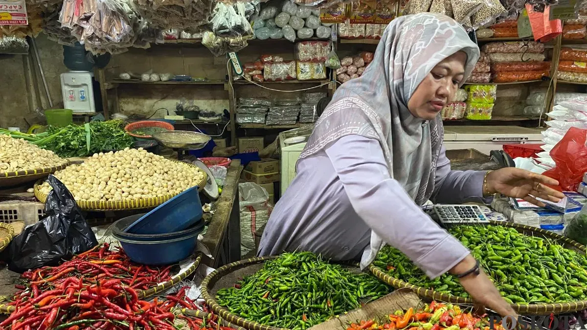 Salah seorang pedagang di Pasar Rangkasbitung, Muara Ciujung Timur, Kabupaten Lebak. (Sumber: Poskota/Samsul Fatoni)