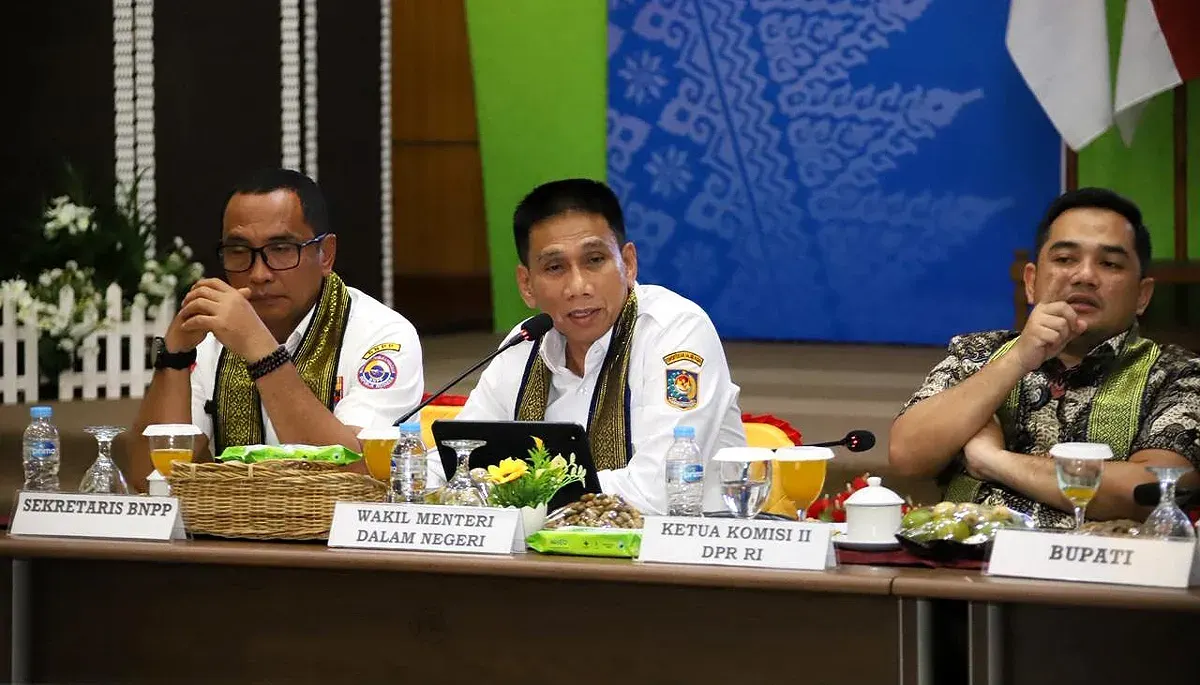 Wamendagri, Akhmad Wiyagus (tengah). (Sumber: Dok Puspen Kemendagri)