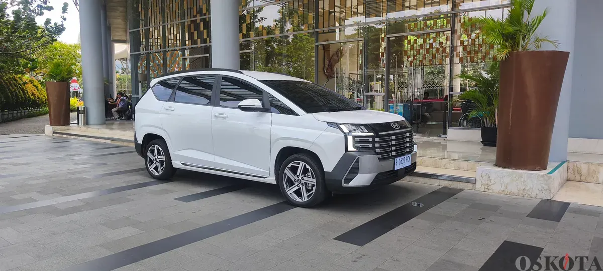 Hyundai Stargazer Cartenz menjadi pilihan MPV berkarakter nyaman dengan peredaman baik dan interior lega. (Sumber: Poskota/Erwan Hartawan)