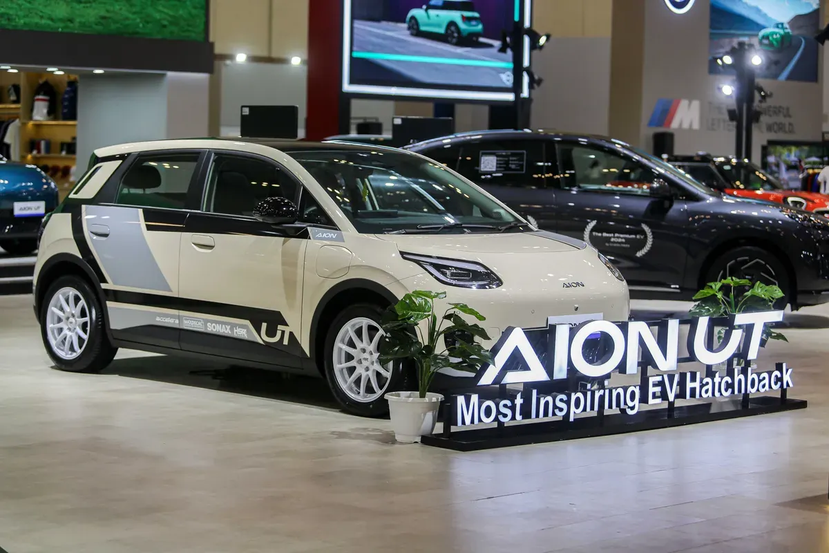 GAC Indonesia memamerkan Aion V dan Aion UT modifikasi di GJAW 2025. (Sumber: GAC Aion)