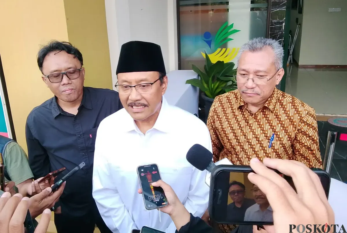 Menteri Sosial, Saifullah Yusuf, saat berkunjung ke Sekolah Rakyat Menengah Atas (SRMA) 14 Bandung Barat, Sabtu, 29 November 2025. (Sumber: POSKOTA | Foto: Gatot Poedji Utomo)