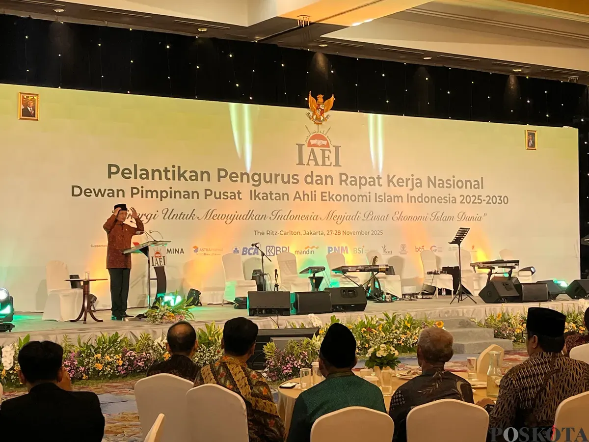Menag, Nasaruddin Umar dilantik sebagai Ketua Ikatan Ahli Ekonomi Islam Indonesia (IAEI) periode 2025-2030. (Sumber: POSKOTA | Foto: Pandi Ramedhan)