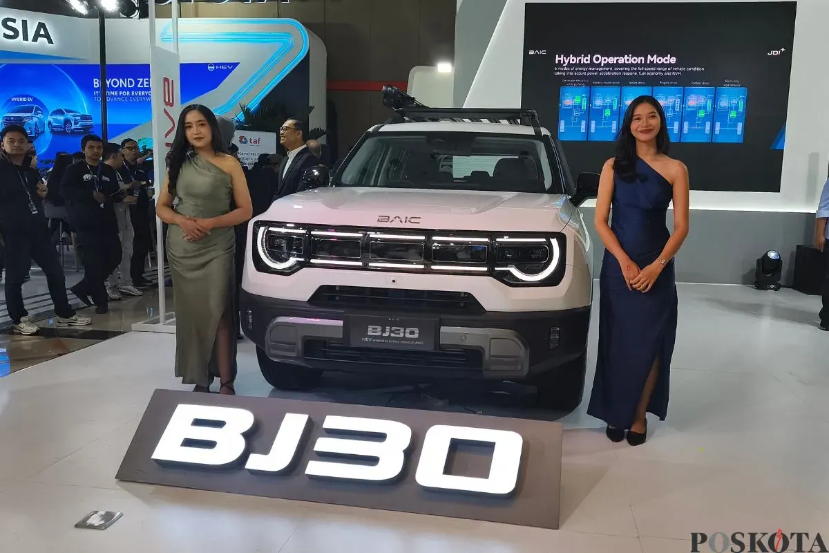 Penampilan mobil BAIC BJ30 HEV dipamerkan di GIIAS Bandung 2025, Dungus Sari, Andir, Kota Bandung, Rabu, 1 Oktober 2025. (Sumber: Poskota/Erwan Hartawan)