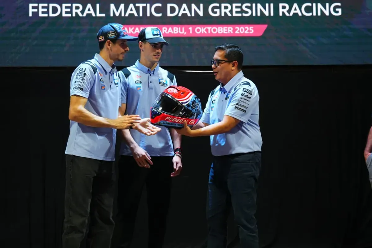 Dua pembalap MotoGP dari Gresini Racing, Alex Marquez dan Fermin Aldeguer, sapa penggemar di Jakarta. (Sumber: Dok Gresini Racing)