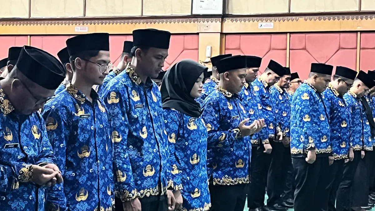 Sebanyak 385 Pegawai Pemerintah dengan Perjanjian Kerja (PPPK) tahap dua resmi dilantik Pemkot Bekasi, Rabu 1 Oktober 2025. Prosesi pengambilan sumpah jabatan berlangsung khidmat di Gedung Balai Patriot. (Sumber: Istimewa)