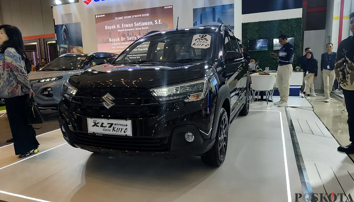 Suzuki menampilkan teknologi kendaraan hybrid ramah lingkungan di GIIAS Bandung 2025. (Sumber: POSKOTA | Foto: Erwan Hartawan)
