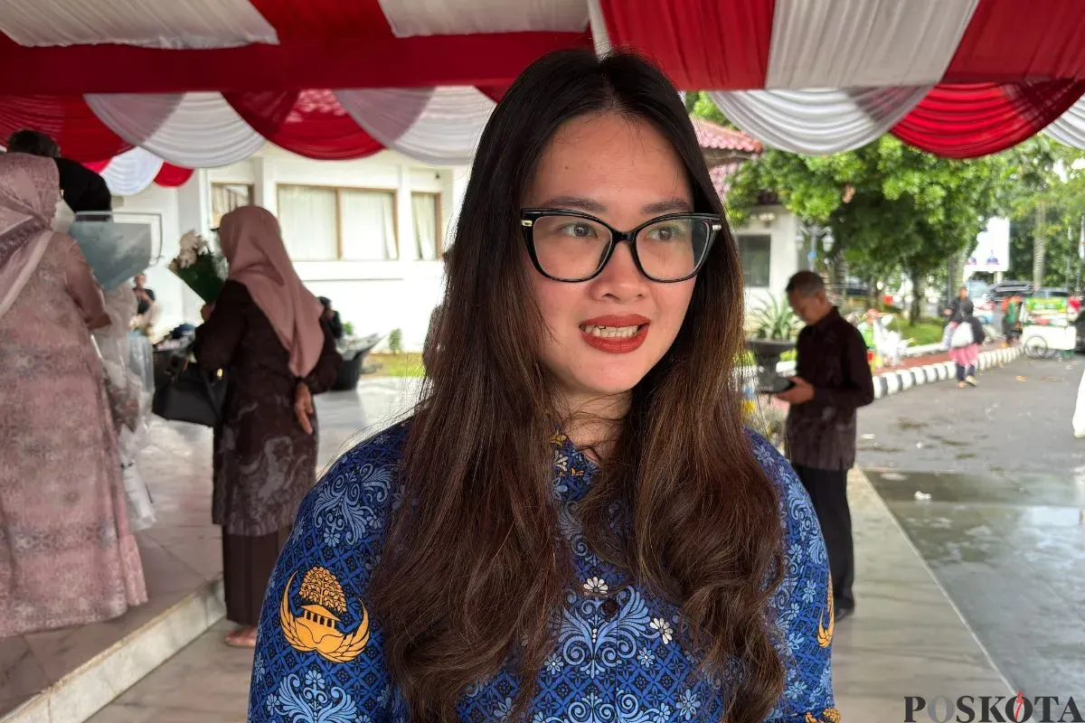 Seorang PPPK Kabupaten Bogor, Kandita, 36 tahun, seusai dilantik, Kamis, 2 Oktober 2025. (Sumber: Poskota/Giffar Rivana)