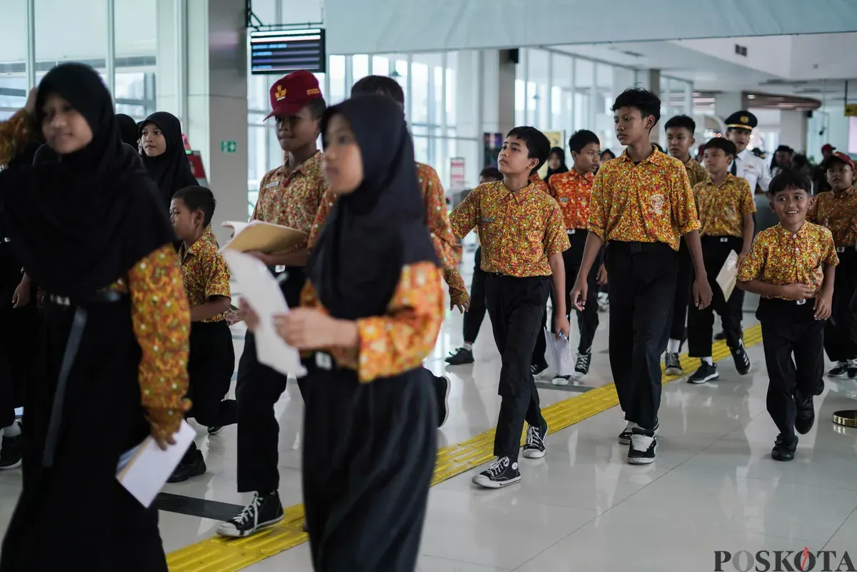 Sejumlah siswa sekolah dasar (SD) mengikuti kegiatan sosialisasi dan edukasi program C-Taditur (study tour) di Stasiun BNI City, Jakarta, Kamis, 2 Oktober 2025. (Sumber: Poskota/Bilal Nugraha Ginanjar)