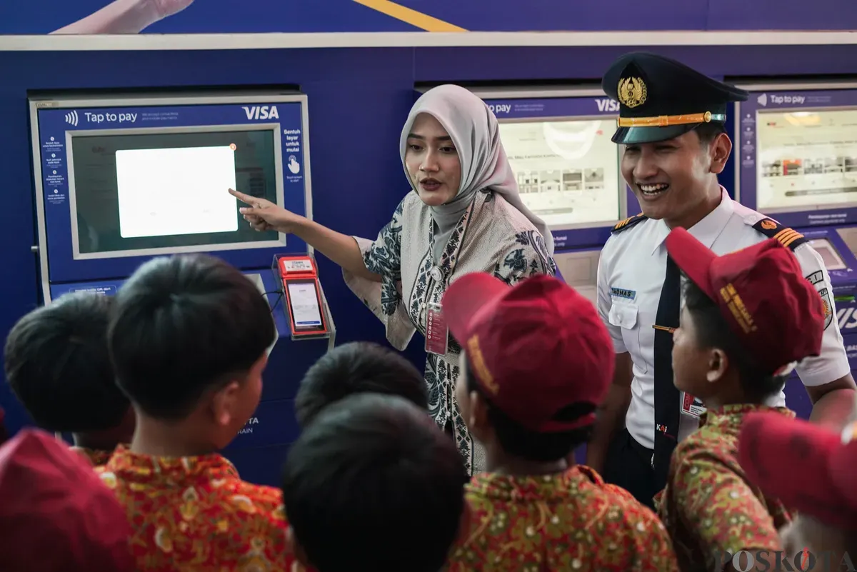 Sejumlah siswa sekolah dasar (SD) mengikuti kegiatan sosialisasi dan edukasi program C-Taditur (study tour) di Stasiun BNI City, Jakarta, Kamis, 2 Oktober 2025. (Sumber: Poskota/Bilal Nugraha Ginanjar)