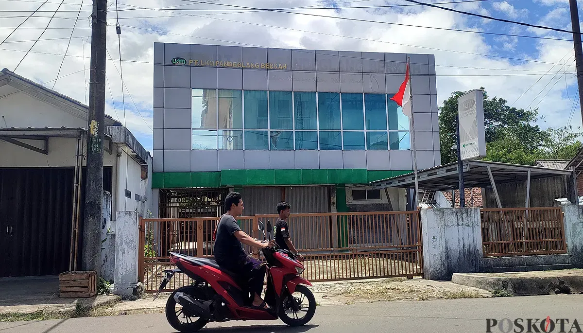 Suasana kantor BUMD PT LKM Pandeglang Berkah di Jalan Yumaga, Kecamatan/Kabupaten Pandeglang, Banten. (Sumber: POSKOTA | Foto: Samsul Fatoni)