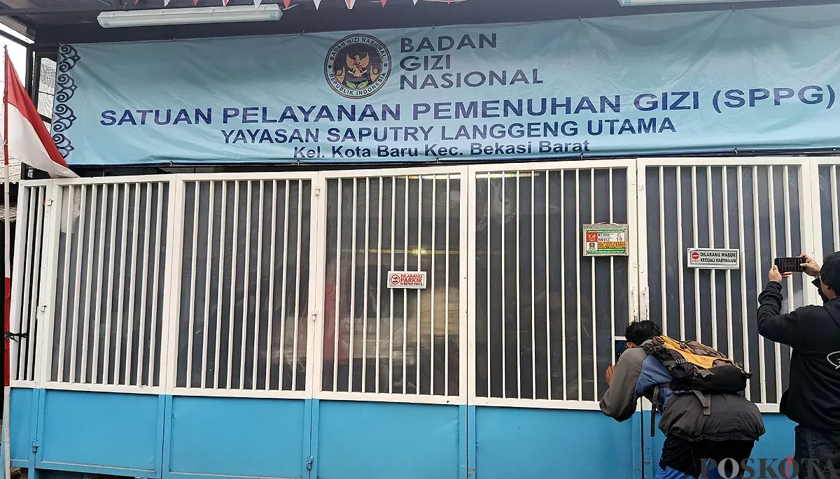 Situasi di dapur SPPG yang menyuplai makanan ke SDN Kota Baru III Bekasi pada Kamis, 2 Oktober 2025. (Sumber: POSKOTA | Foto: Nurpini Aulia Rapika)