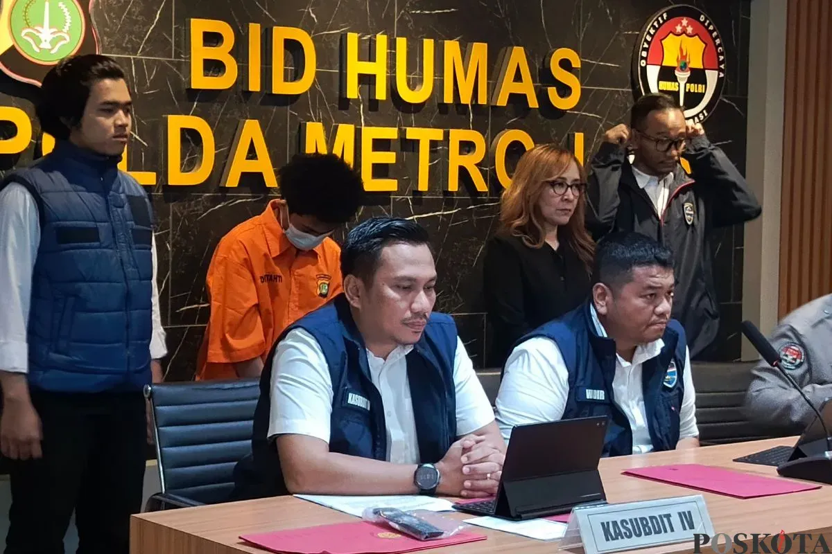 Polda Metro Jaya menggelar konferensi pers penangkapan Bjorka di Mapolda Metro Jaya, Jakarta Selatan, Kamis, 2 Oktober 2025. (Sumber: Poskota/Ali Mansur)