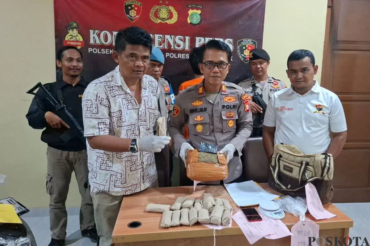 Pengungkapan kasus peredaran narkoba di Mapolsek Bojonggede, Kabupaten Bogor. (Sumber: Poskota/Angga Pahlevi)