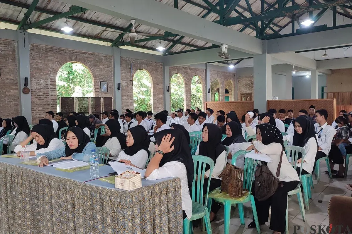 Pelatihan puluhan relawan SPPG di Menes, Kabupaten Pandeglang, Jumat, 3 Oktober 2025. (Sumber: Poskota/Samsul Fatoni)