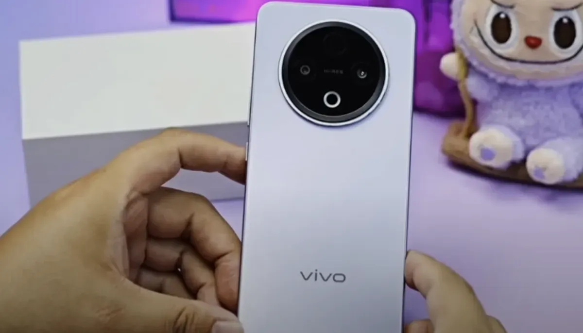 Spesifikasi lengkap Vivo Y500 Pro Kamera 200MP, MediaTek Dimensity 7300, Layar AMOLED 120Hz, Baterai 5000mAh. Cek kinerja, fitur unggulan di sini. (Sumber: YouTube/Zahar Mobile Review)