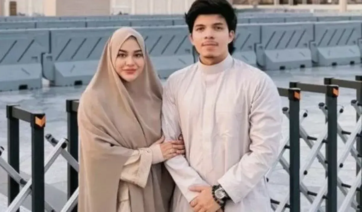 Atta Halilintar dan Aurel Hermansyah tampil harmonis, menjadi inspirasi keluarga muda Indonesia dengan perjalanan rumah tangga yang penuh dukungan dan kebebasan. (Sumber: Instagram)